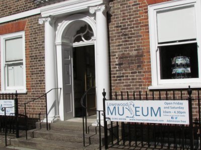 Fossil Fun with Rockwatch at Lowewood Museum