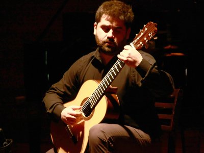 Diego Castro: guitarist, alone